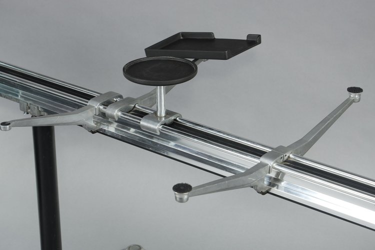 Wichtiger Schreibtisch von Bruce BURDICK (1933-2021) für HERMAN MILLER Editor