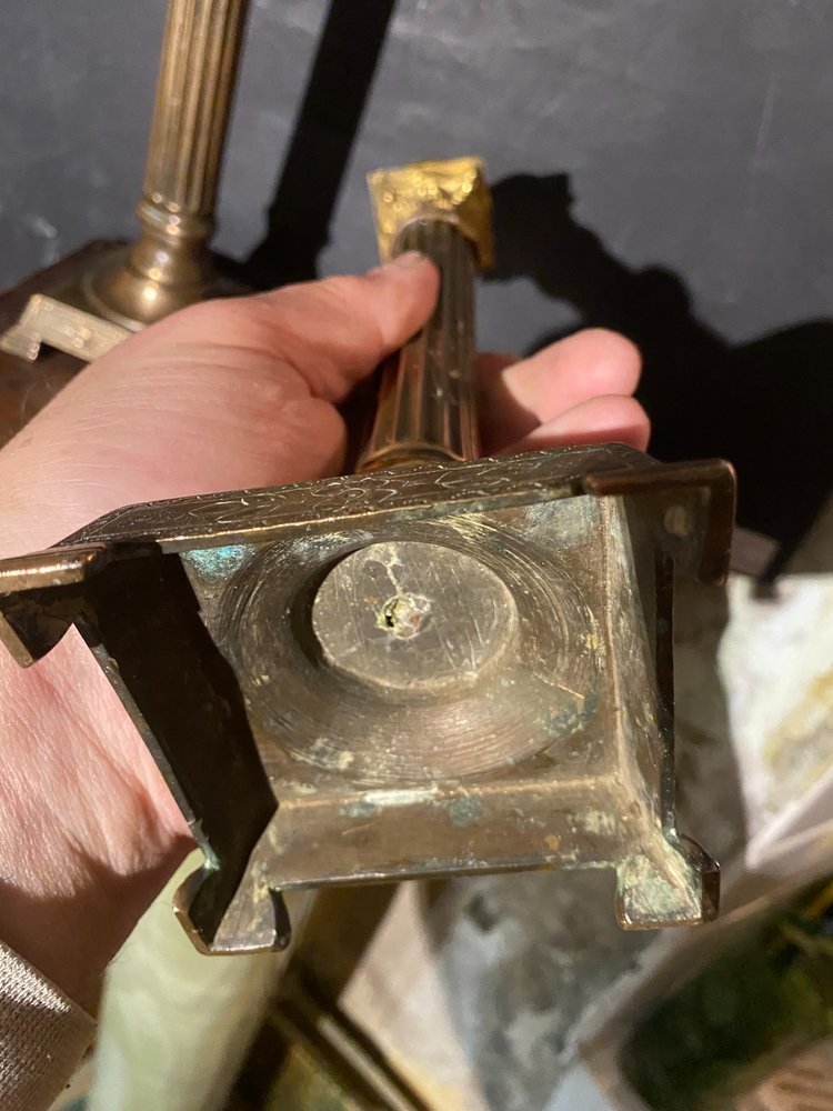  Sehr schöne Paar Kerzenhalter Korinthische Säule Bronze Ende des 18. Jahrhunderts im Stil Louis XVI