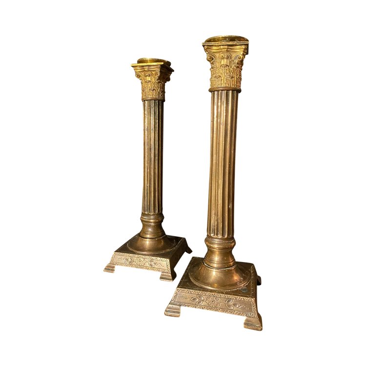  Sehr schöne Paar Kerzenhalter Korinthische Säule Bronze Ende des 18. Jahrhunderts im Stil Louis XVI
