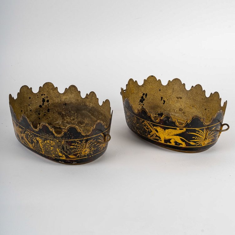 Pair of coolers or ‘Verrières’ in painted sheet metal decorated with griffins from the Empire period