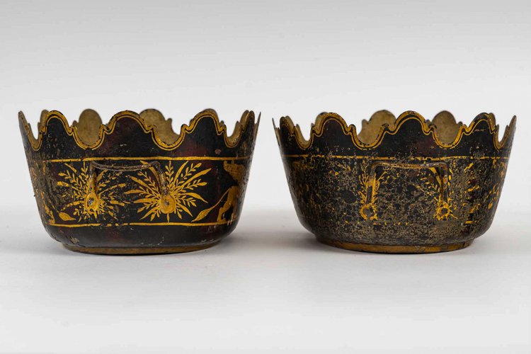 Pair of coolers or ‘Verrières’ in painted sheet metal decorated with griffins from the Empire period