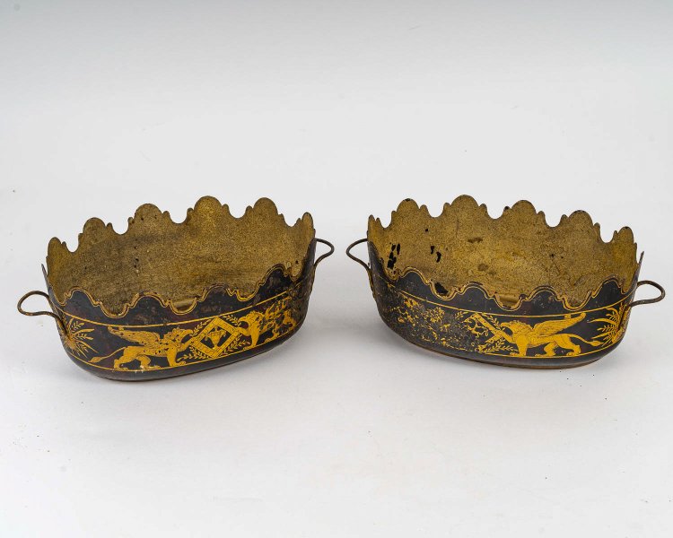 Pair of coolers or ‘Verrières’ in painted sheet metal decorated with griffins from the Empire period