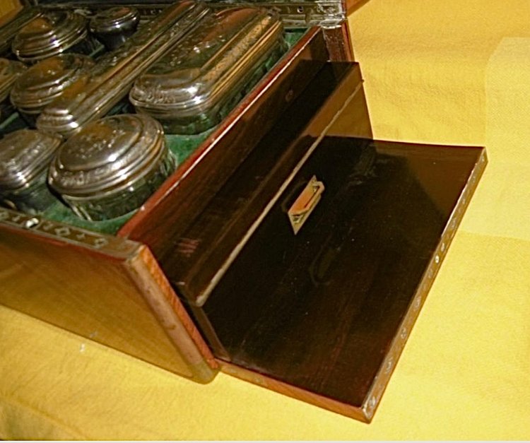 Toiletries set
