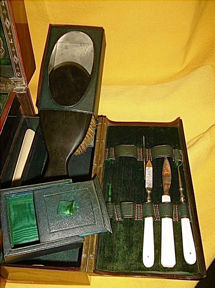 Toiletries set