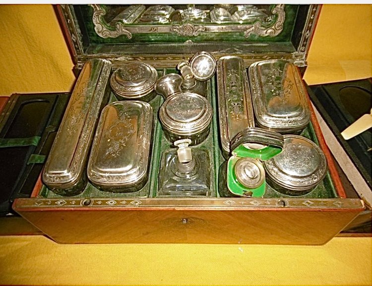 Toiletries set