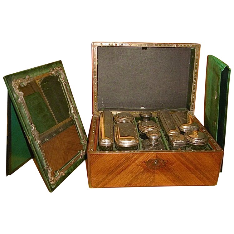 Toiletries set