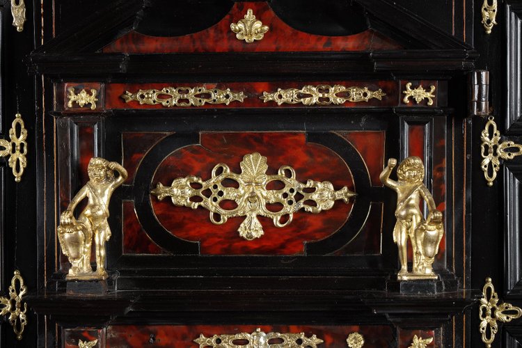 Cabinet sur pied dans le style des cabinets flamands du 17e siècle
