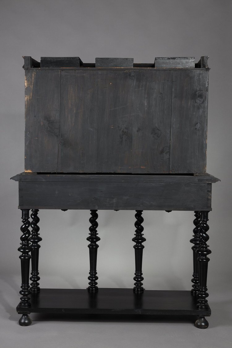 Cabinet sur pied dans le style des cabinets flamands du 17e siècle
