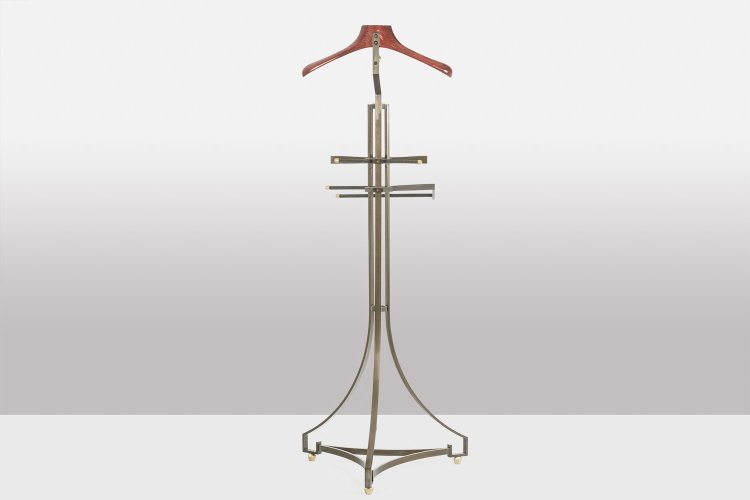 Valet de nuit en laiton, acier et cuir. Travail Contemporain.  LS59552856G
