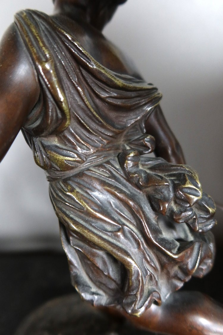 Soggetto in bronzo "L'enfant au cerceau" firmato