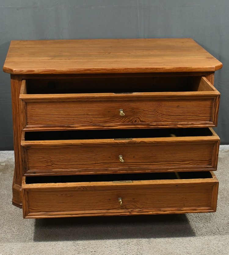 Small chest of drawers in Pitchpin - 1930