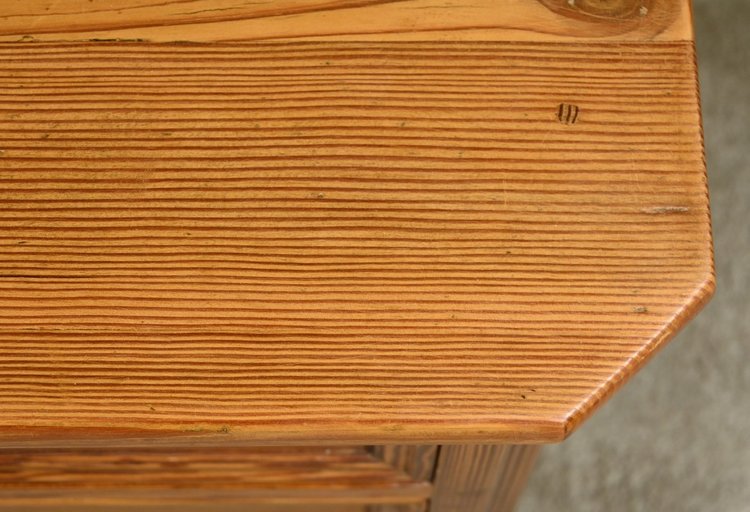 Small chest of drawers in Pitchpin - 1930