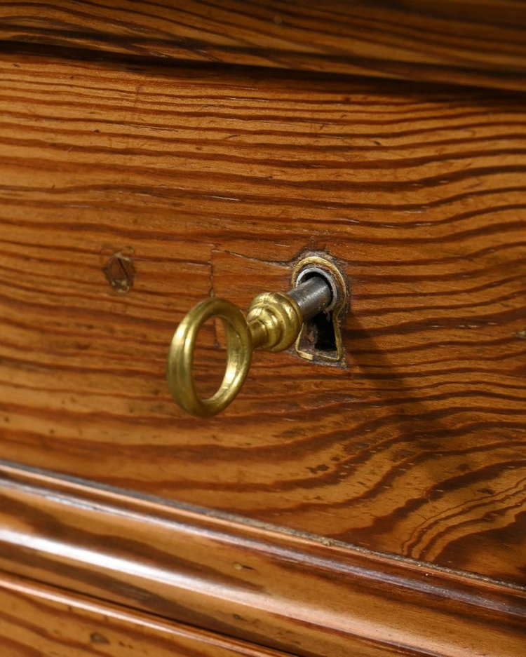 Small chest of drawers in Pitchpin - 1930