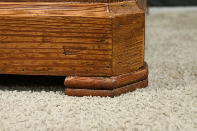 Small chest of drawers in Pitchpin - 1930