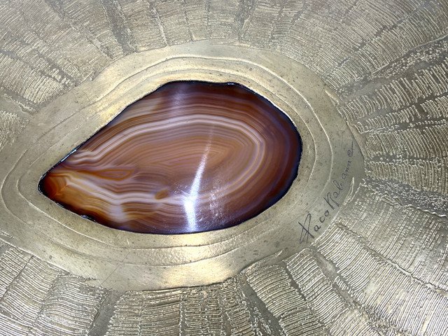 TABLE BASSE VINTAGE SIGNÉ PACO RABANE DES ANNÉES 70 EN LAITON GRAVÉ ET AGATE