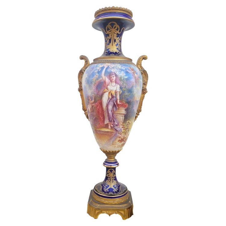 Dans Le Goût De Sèvres, grande vaso in porcellana e bronzo, XIX secolo