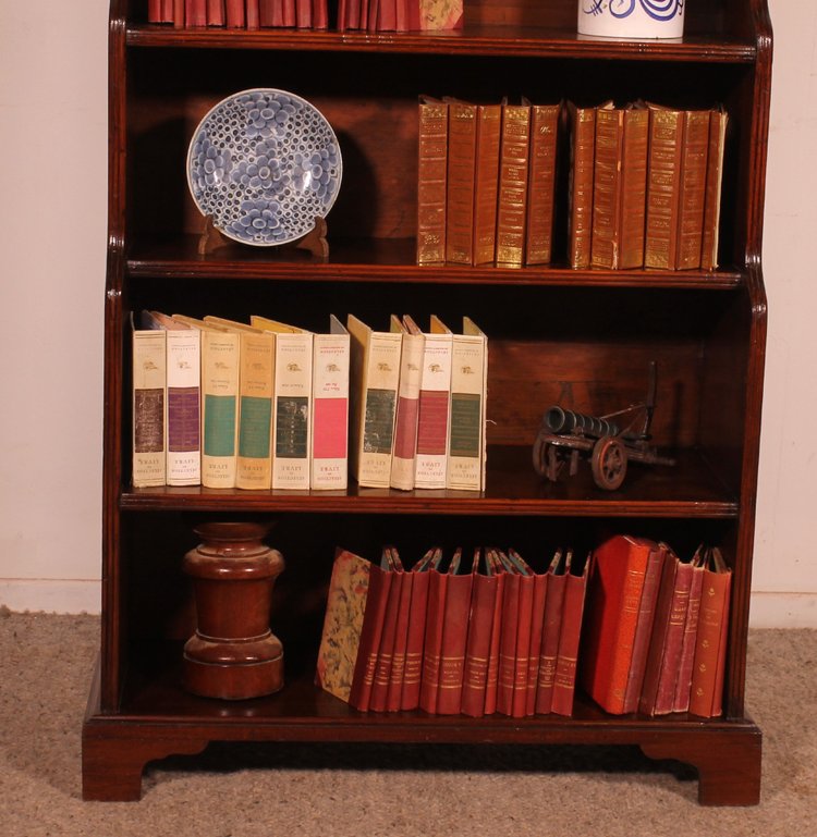 Libreria a cascata in mogano del XIX secolo