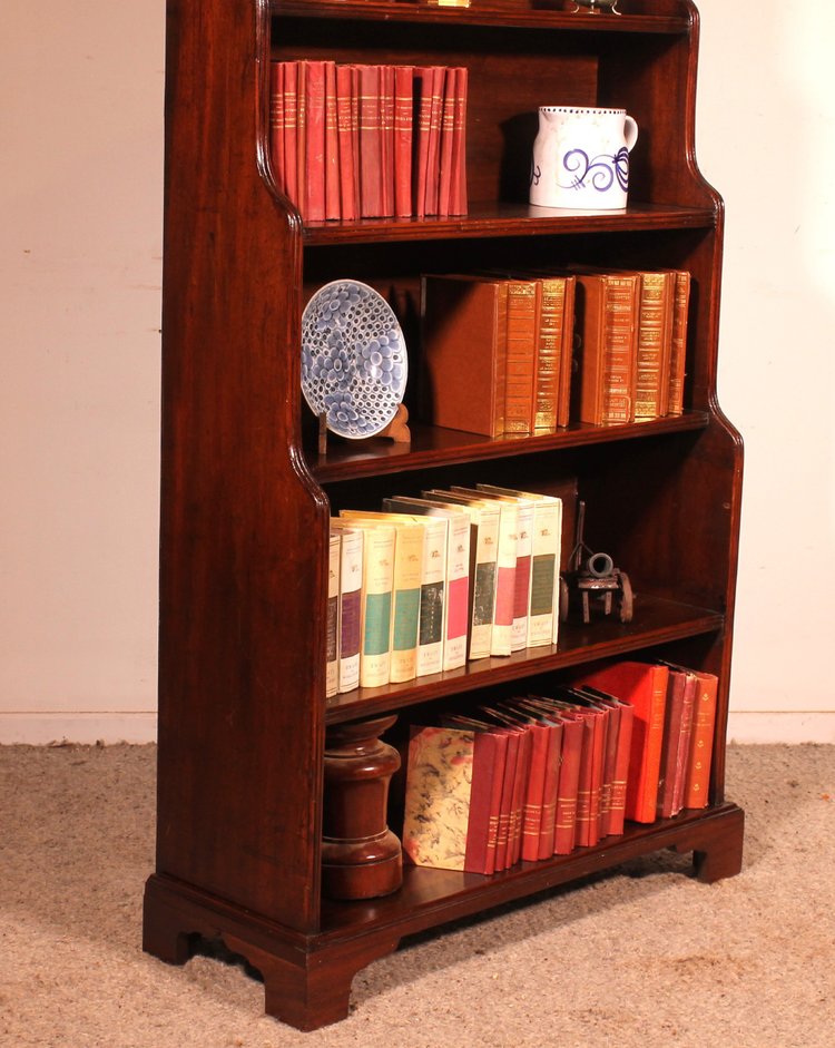 Libreria a cascata in mogano del XIX secolo