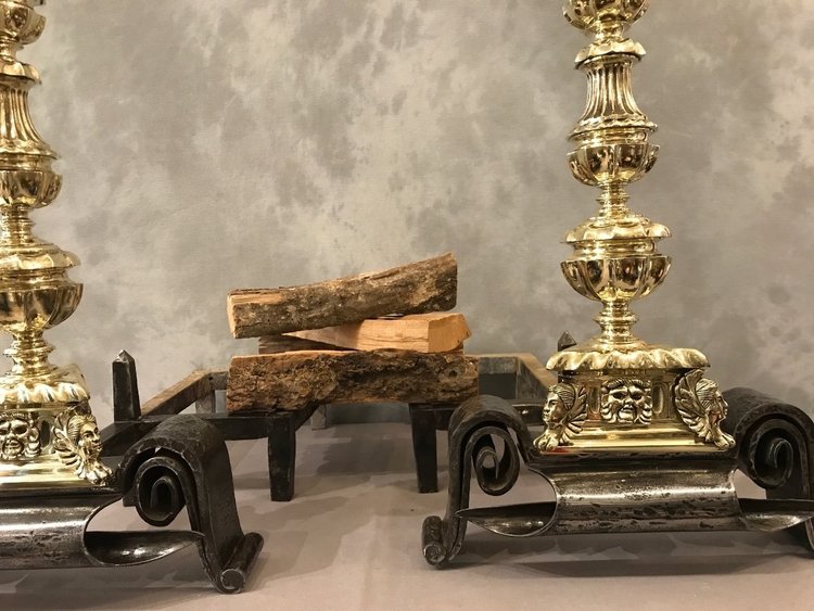 Importants chenets en bronze et fer d'époque 17 ème 