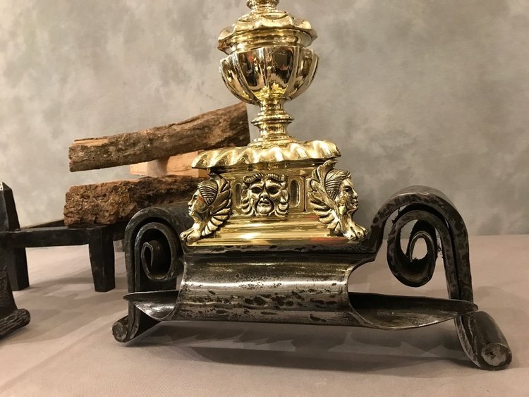 Importants chenets en bronze et fer d'époque 17 ème 