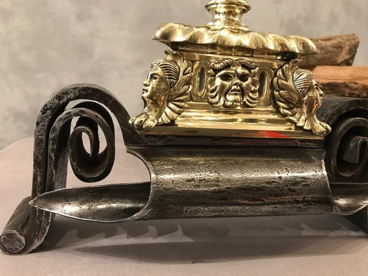 Importants chenets en bronze et fer d'époque 17 ème 