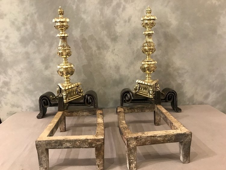 Importants chenets en bronze et fer d'époque 17 ème 
