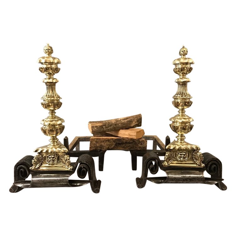 Importants chenets en bronze et fer d'époque 17 ème 