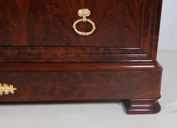 Cassettiera in mogano, periodo di restauro Alexandre Maigret