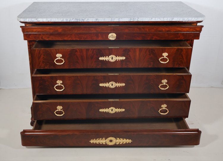 Cassettiera in mogano, periodo di restauro Alexandre Maigret