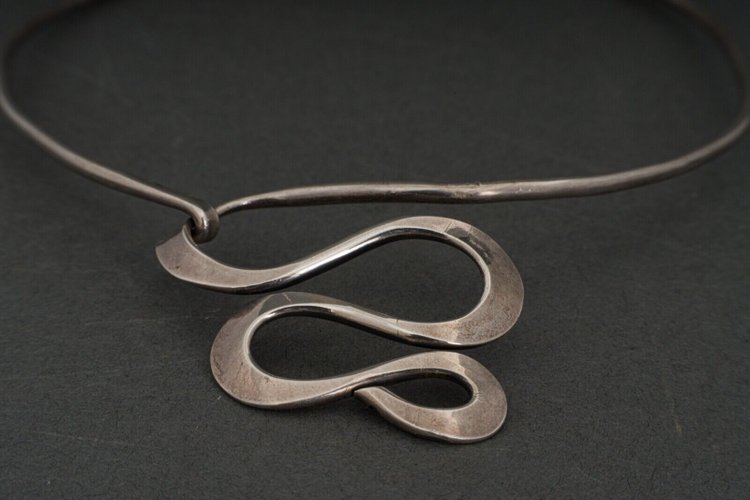 Rigid 1960-1970 modernist silver necklace with Crab hallmark 39 grams