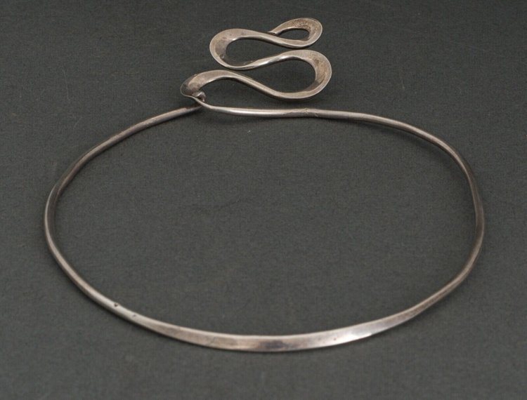 Rigid 1960-1970 modernist silver necklace with Crab hallmark 39 grams