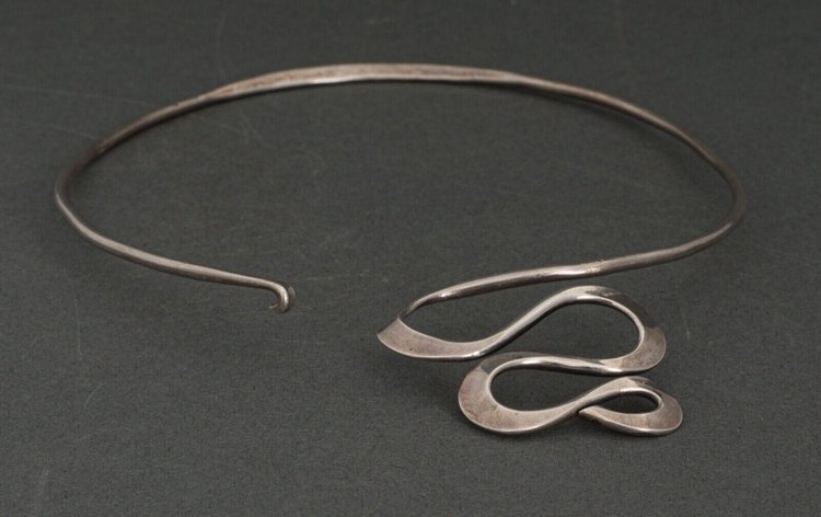 Rigid 1960-1970 modernist silver necklace with Crab hallmark 39 grams