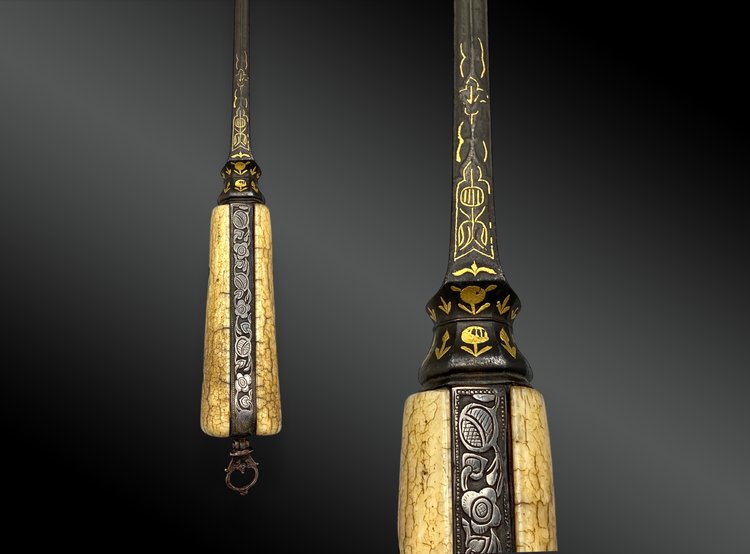 Couteau droit, kard, lame en damas wootz. Iran oriental, XVIIIème siècle 