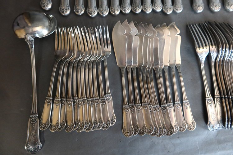 Ménagère en métal argenté style Louis XVI