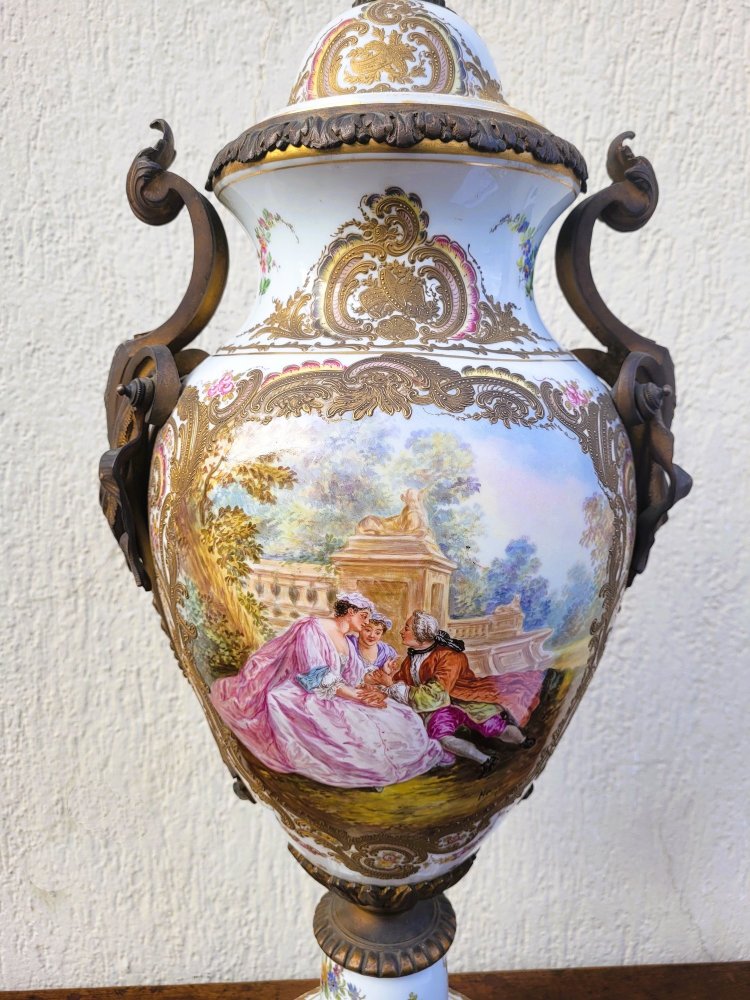Große Drehbare Vase Aus Porzellan Und Bronze, Sèvres, 19. Jahrhundert