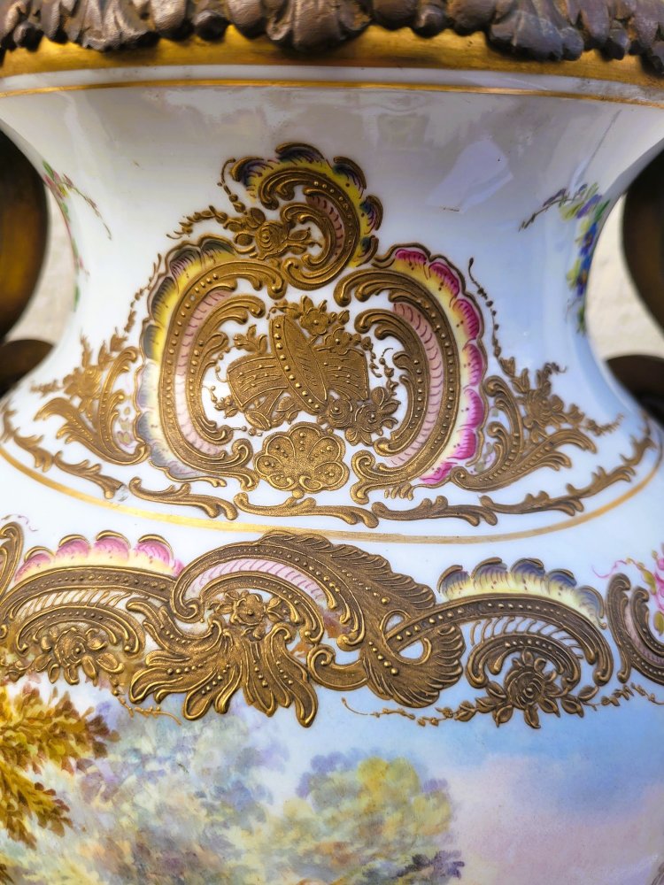 Große Drehbare Vase Aus Porzellan Und Bronze, Sèvres, 19. Jahrhundert