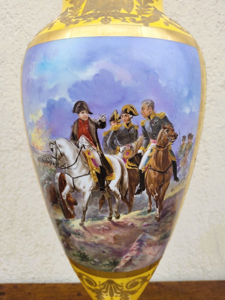 Bataille  Napoléonienne, Grand Vase En Porcelaine Jaune, XIXème Siècle