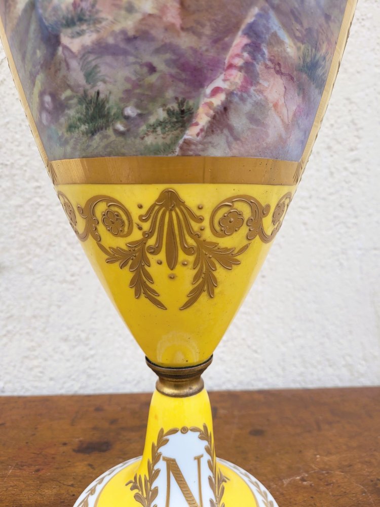 Bataille  Napoléonienne, Grand Vase En Porcelaine Jaune, XIXème Siècle