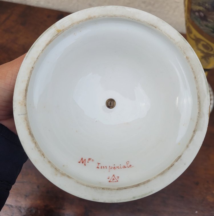 Bataille  Napoléonienne, Grand Vase En Porcelaine Jaune, XIXème Siècle