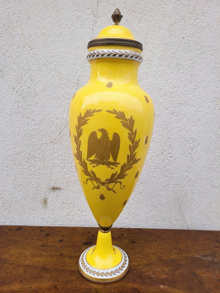 Bataille  Napoléonienne, Grand Vase En Porcelaine Jaune, XIXème Siècle