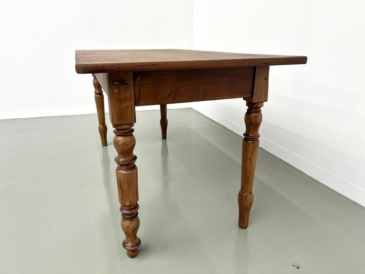 Kleiner Bauerntisch / Schreibtisch aus massivem Kirschbaumholz