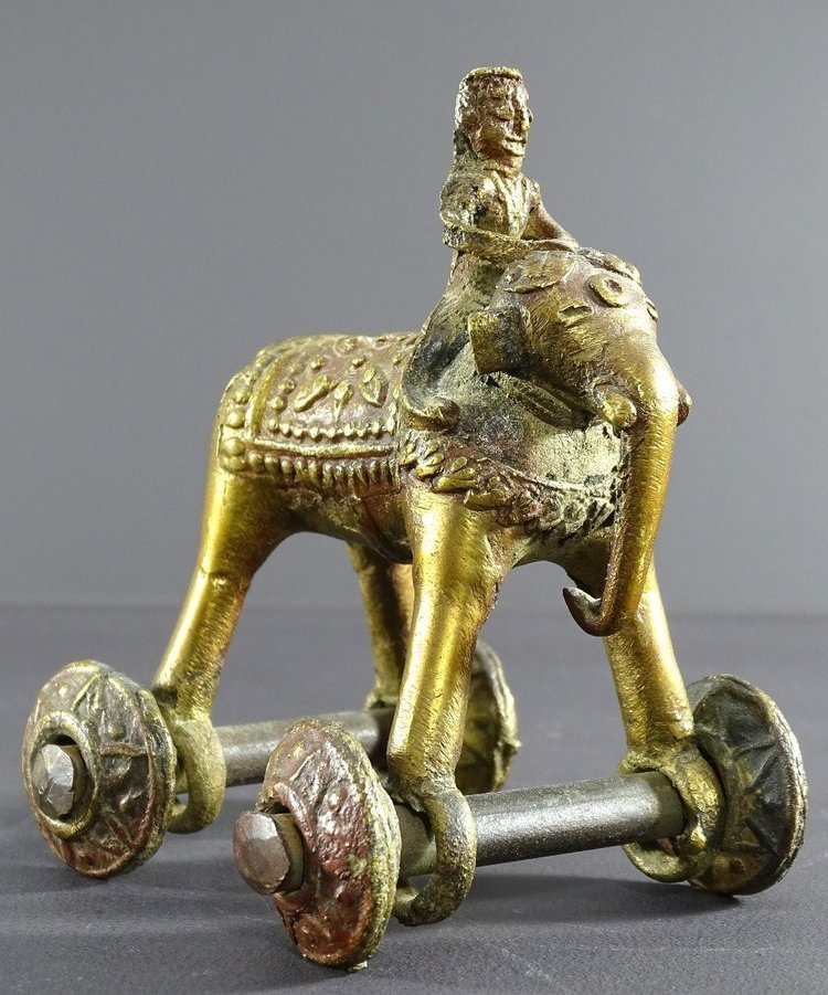 Inde, Début Du XXème Siècle, Jouet En Bronze Cornac Juché Sur Un éléphant. 