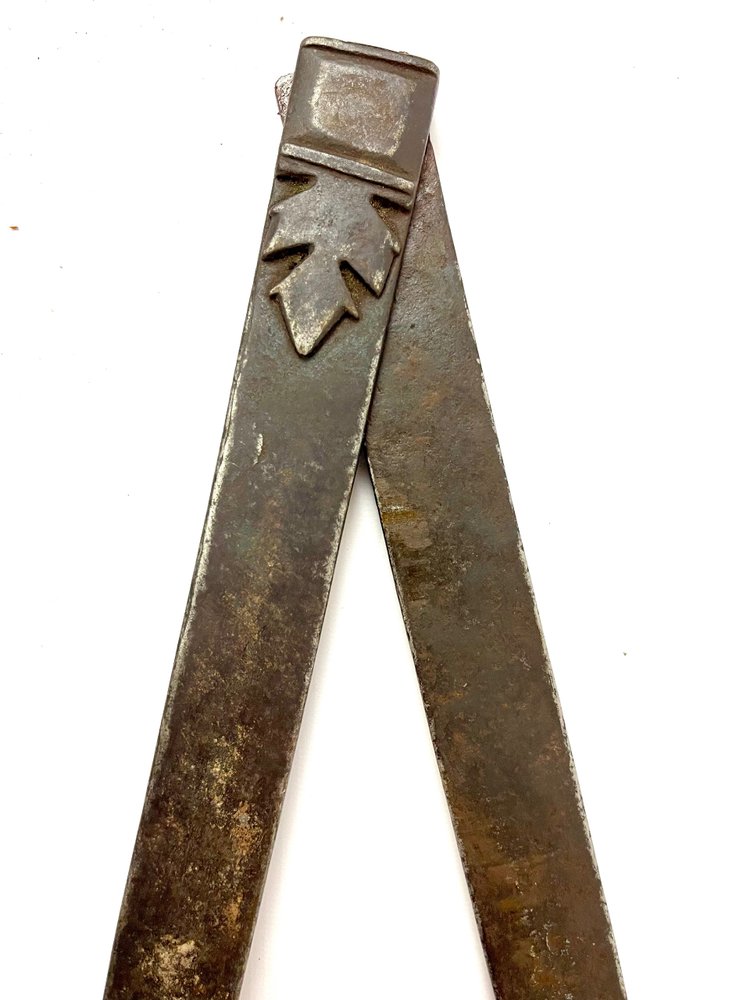 Compas en Acier Forgé – XVIIIe Siècle – Outil des Bâtisseurs de Cathédrales