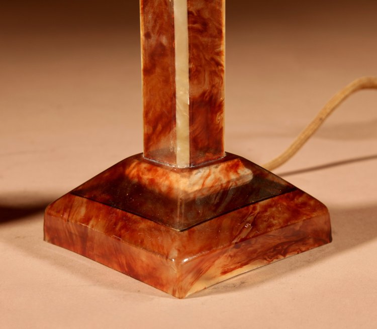  Rarissima e molto completa lampada da tavolo Art Déco in celluloide.