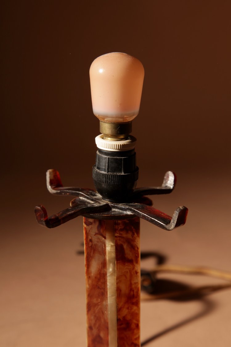  Rarissima e molto completa lampada da tavolo Art Déco in celluloide.
