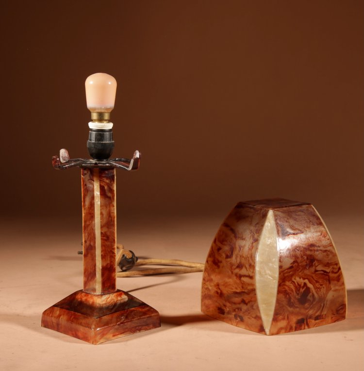  Rarissima e molto completa lampada da tavolo Art Déco in celluloide.