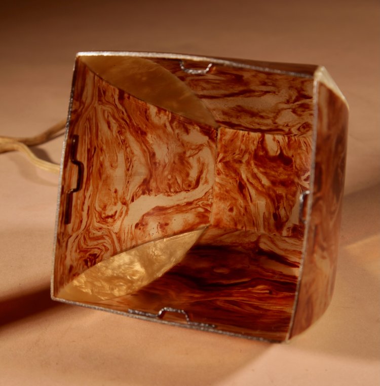  Rarissima e molto completa lampada da tavolo Art Déco in celluloide.