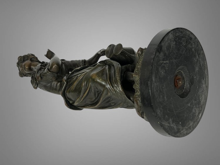 BRONZE ANCIEN A PATINE NUANCÉE SIGNÉ DE " E. CLAVIER " JEUNE FILLE A L 'ARROSOIR