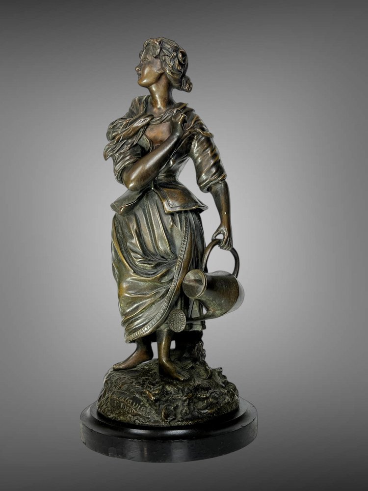 BRONZE ANCIEN A PATINE NUANCÉE SIGNÉ DE " E. CLAVIER " JEUNE FILLE A L 'ARROSOIR