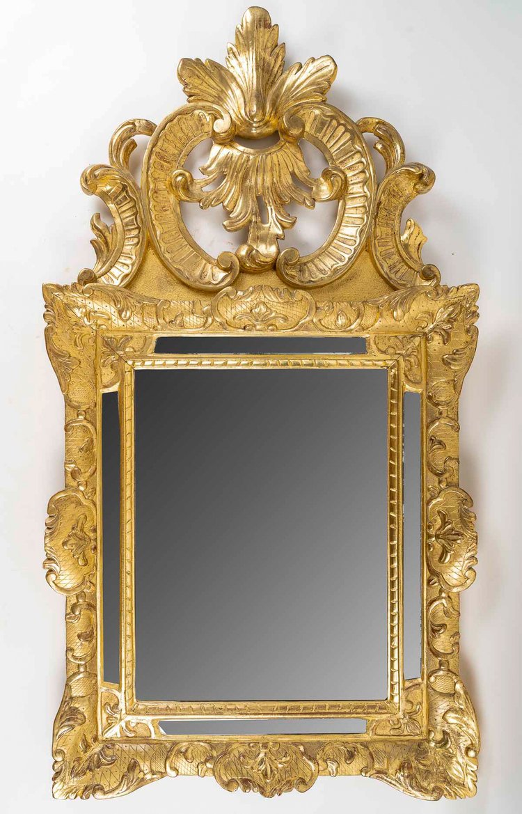 Specchio a frontone traforato in legno dorato di epoca Regency, 1720 ca.